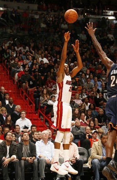 由此形成低 由此形成低